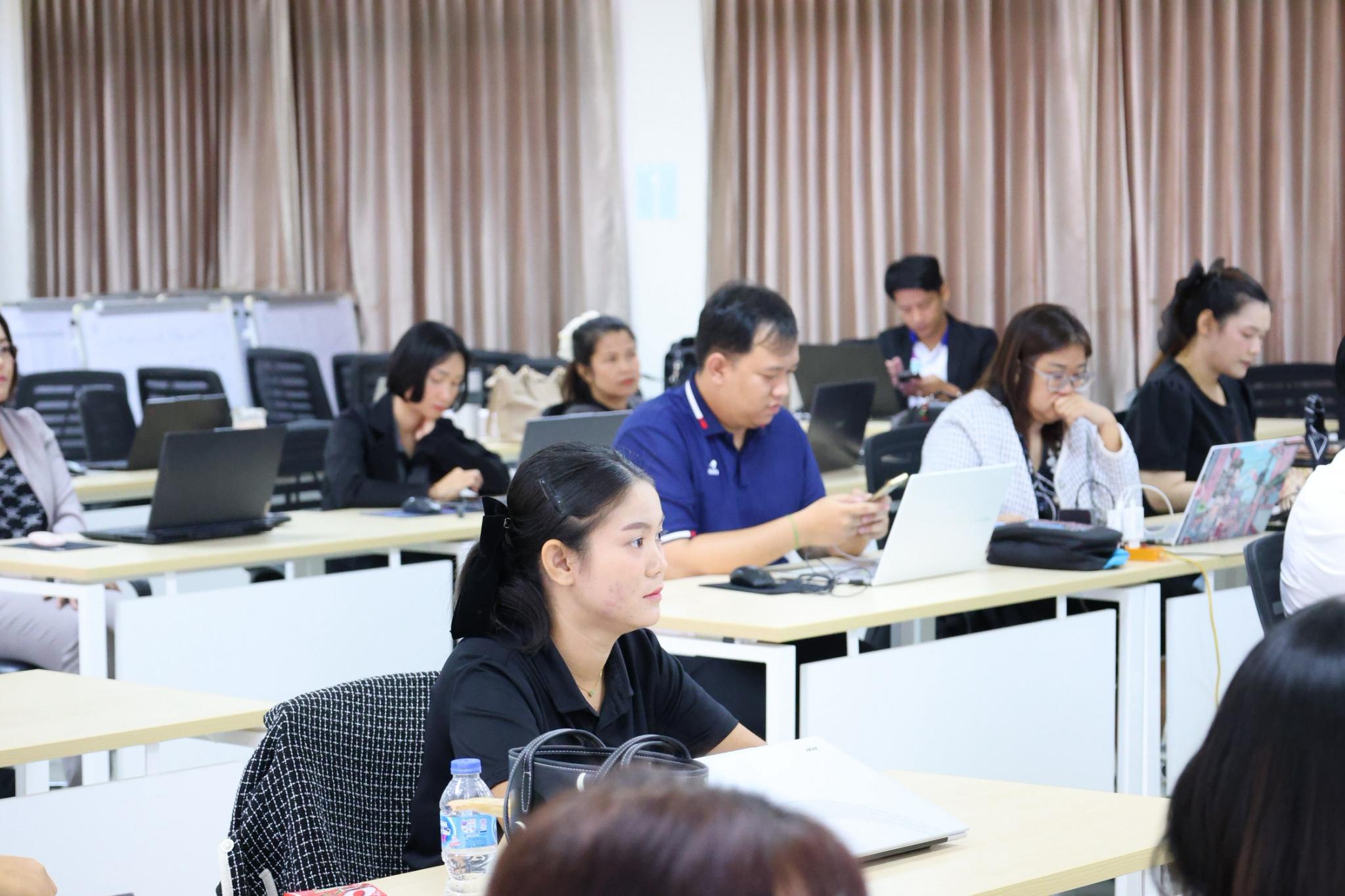 56. โครงการการผลิตสื่อการสอนด้วยนวัตกรรม AI ของครูเพื่อส่งเสริมความคิดสร้างสรรค์สำหรับผู้เรียนในยุคดิจิทัลตามบริบทของโรงเรียน ภายใต้โครงการพัฒนาคุณภาพการศึกษาและการพัฒนาท้องถิ่นโดยมีสถาบันอุดมศึกษาเป็นพี่เลี้ยงเครือข่ายเพื่อการพัฒนาอุดมศึกษา